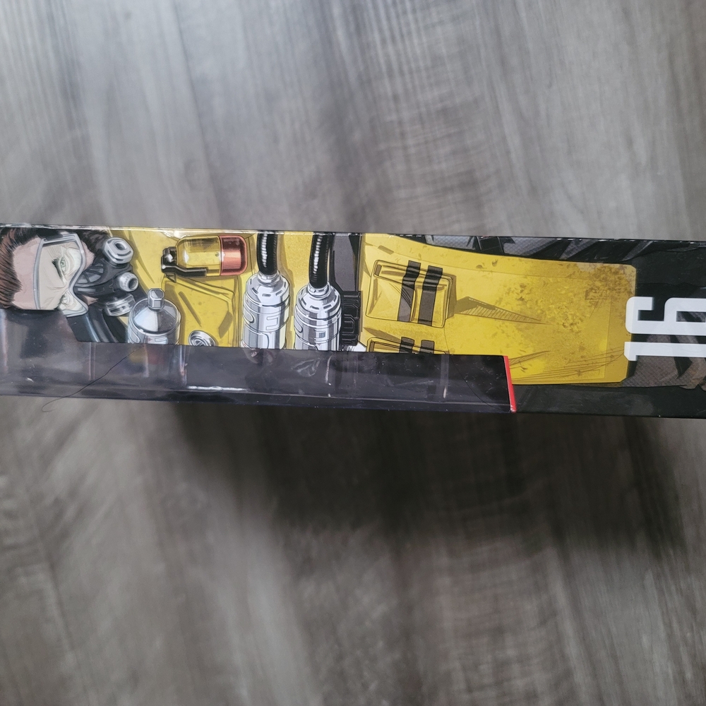 Apex Legends Caustic Action Figure - Picture 3 of 3
